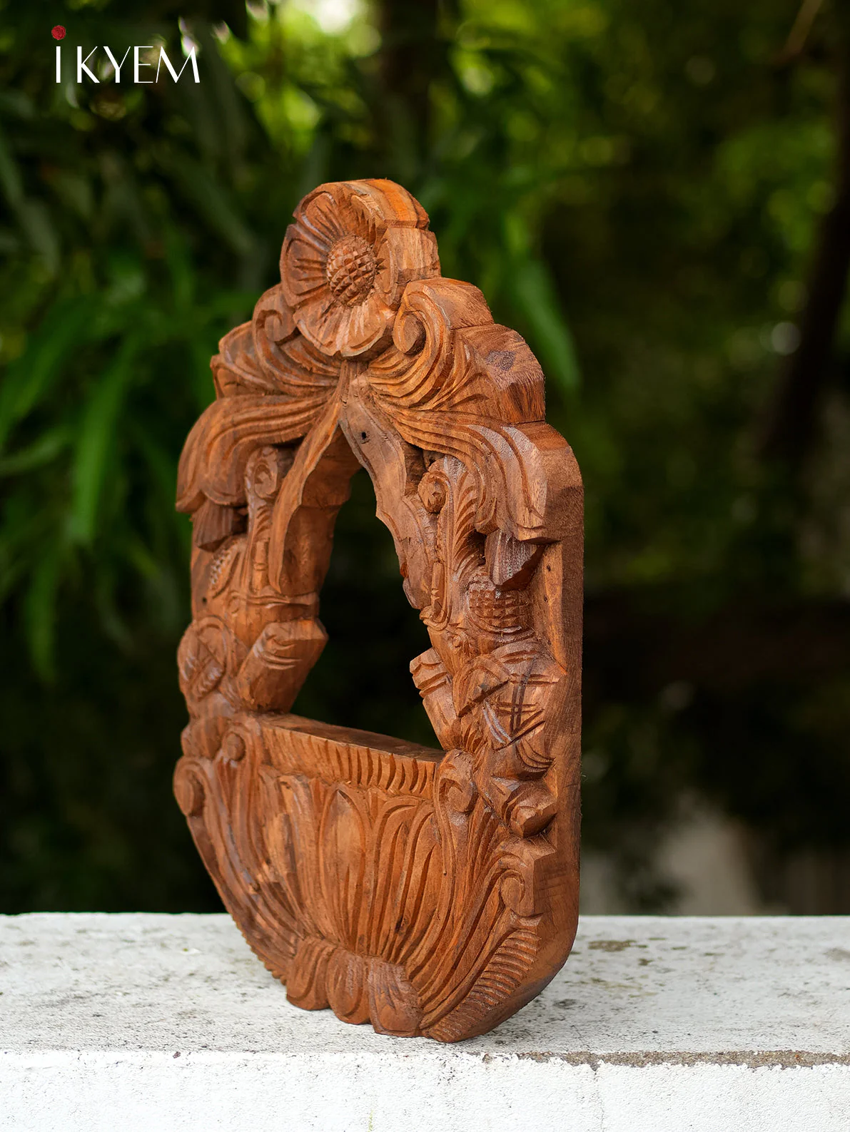 Regal Hand-Carved Wooden Jarokha - 4GJ09032 - Image 3