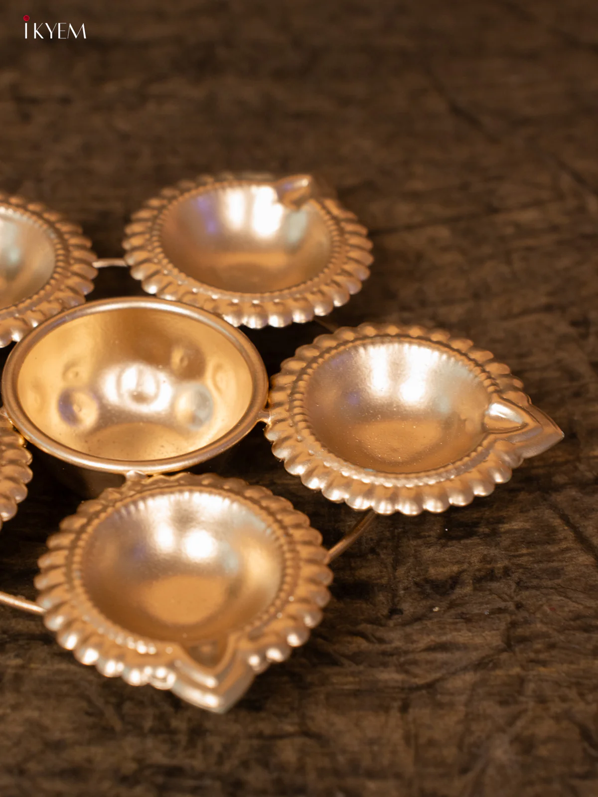Metal Painted 6-Face Diya Urli (7×7) - KB26118 - Image 3