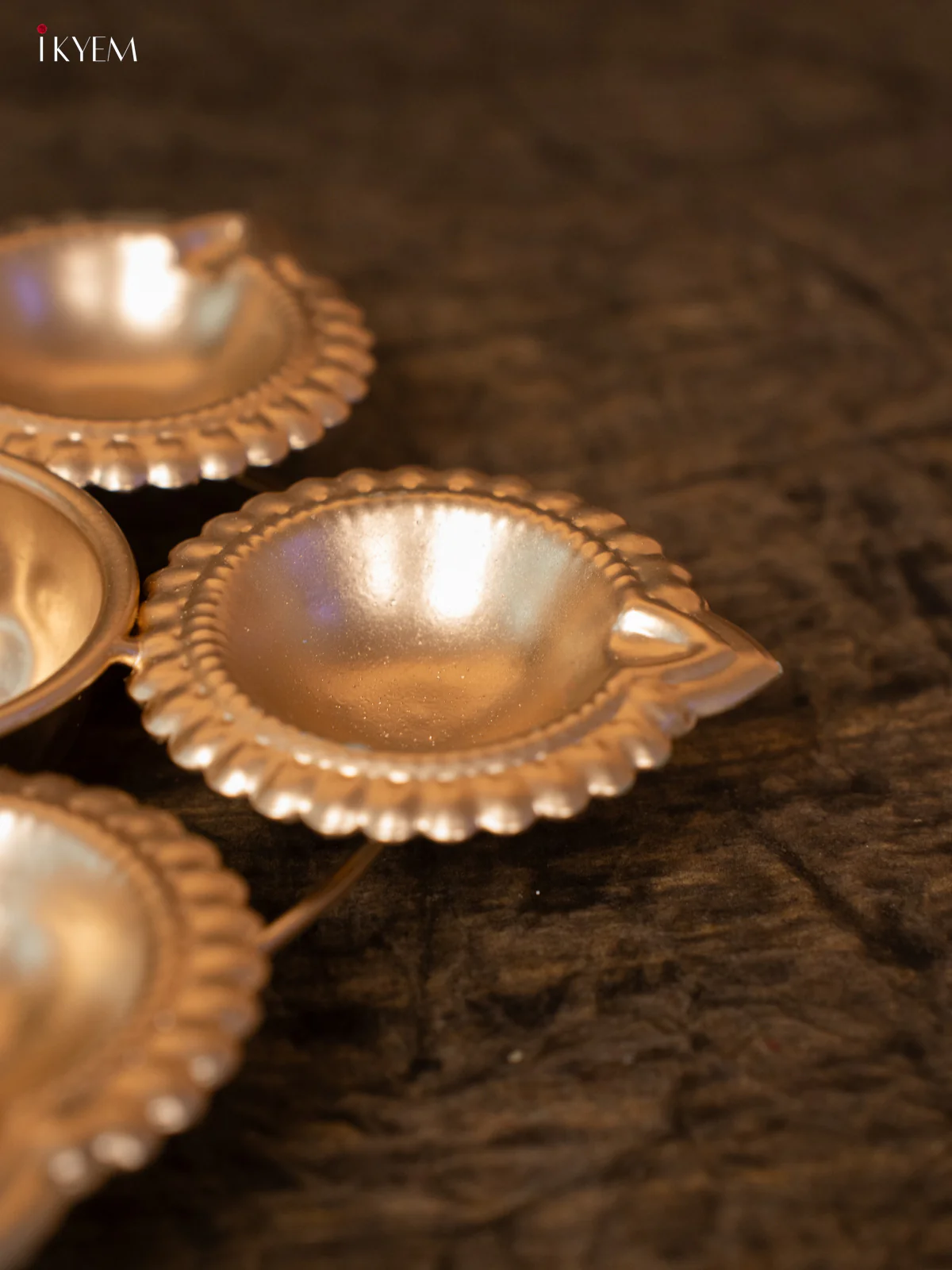 Metal Painted 6-Face Diya Urli (7×7) - KB26118 - Image 4