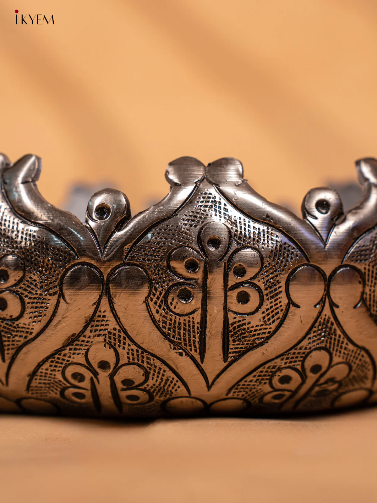 Metal Silver Coated Urli - (10×10) Inches - KC18118 - Image 4